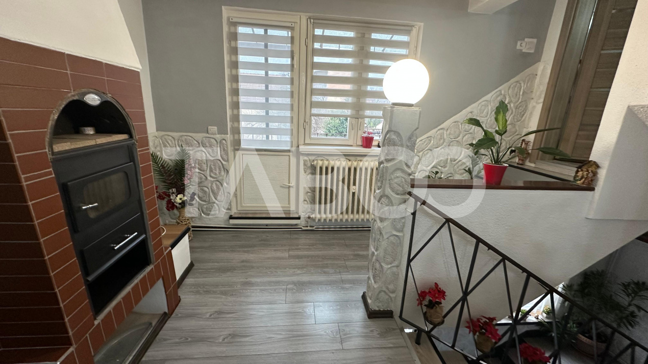 Apartament 4 camere la casa pivnita curte privata zona Lazaret Sibiu