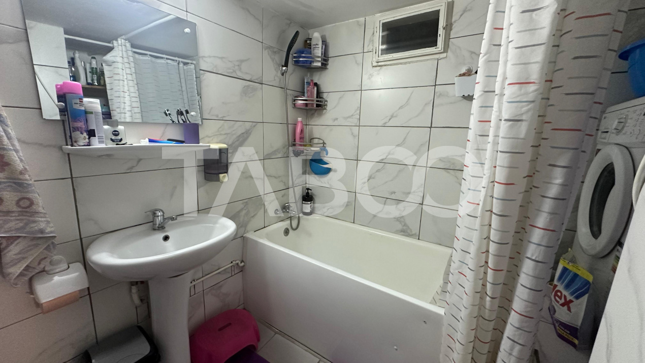 Apartament 4 camere la casa pivnita curte privata zona Lazaret Sibiu