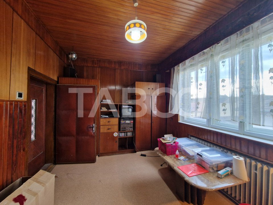 Apartament 4 camere spatiu comercial garaj si pivnita contral Sibiu