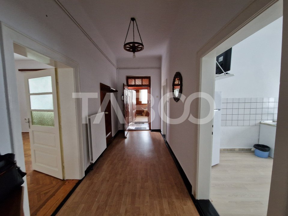 Apartament 4 camere spatiu comercial garaj si pivnita contral Sibiu