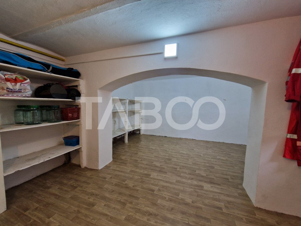 Apartament 4 camere spatiu comercial garaj si pivnita contral Sibiu