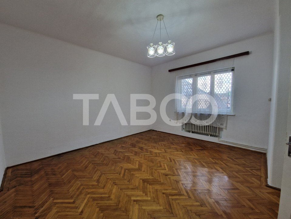 Apartament 4 camere spatiu comercial garaj si pivnita contral Sibiu