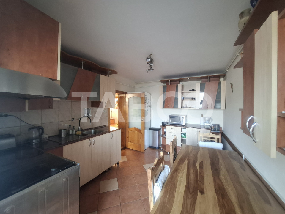 Apartament 5 camere de vanzare 138 mp utili zona Ciresica Sibiu