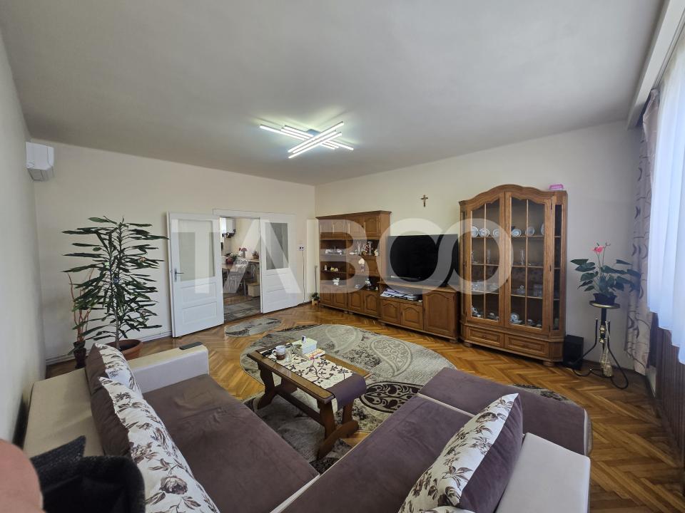 Apartament 5 camere de vanzare 182mp decomandat zona Piata Cluj Sibiu