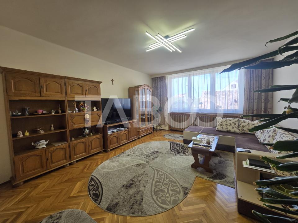Apartament 5 camere de vanzare 182mpu decomandat zona Piata Cluj Sibiu