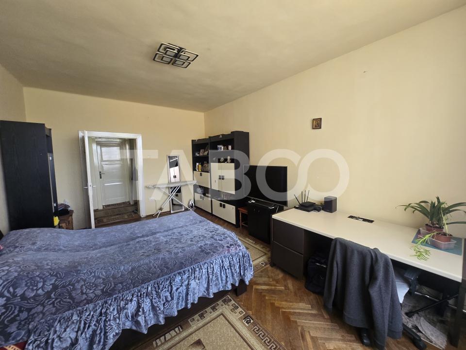 Apartament 5 camere de vanzare 182mpu decomandat zona Piata Cluj Sibiu