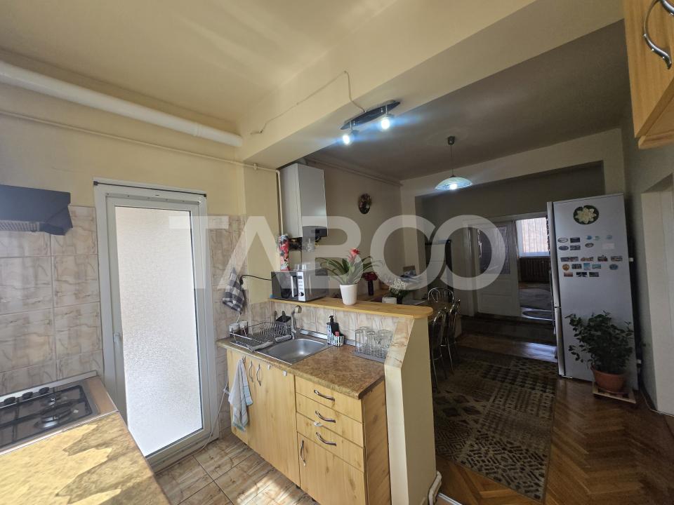 Apartament 5 camere de vanzare decomandat 182 mp zona Piata Cluj Sibiu