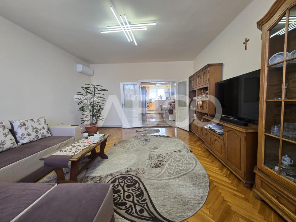 Apartament 5 camere de vanzare decomandat 182 mp zona Piata Cluj Sibiu