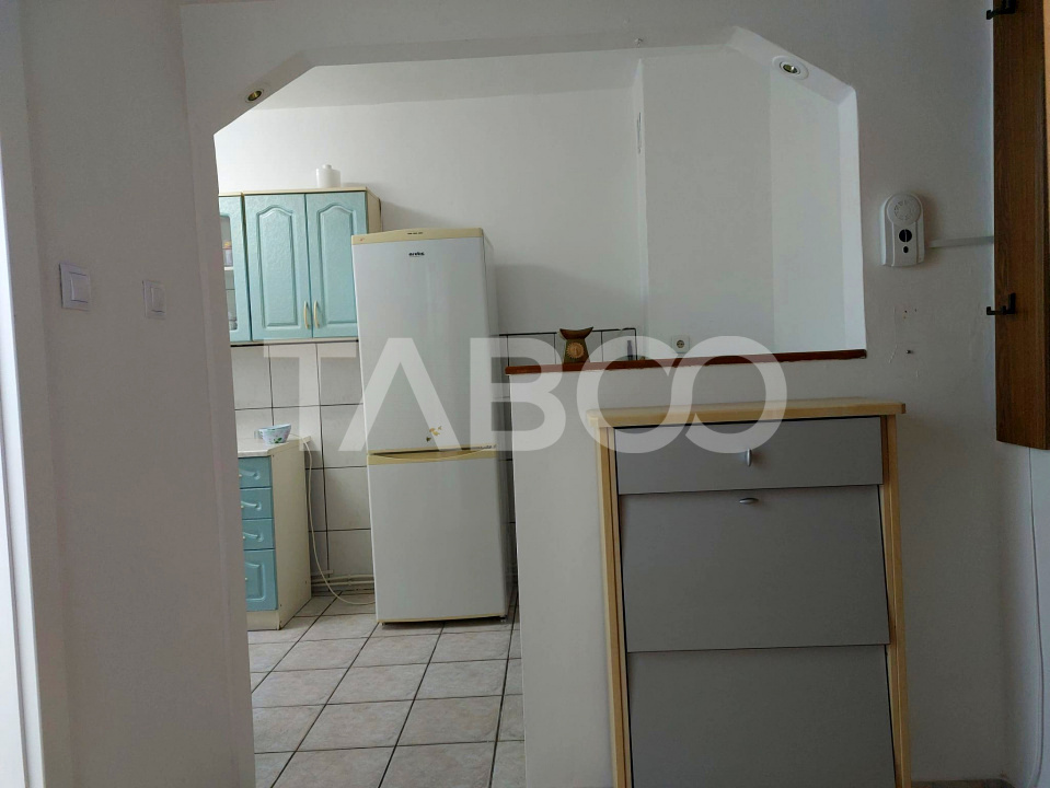 Apartament 50 mpu 2 camere etaj 3 pivnita Piata Noua Cisnadie