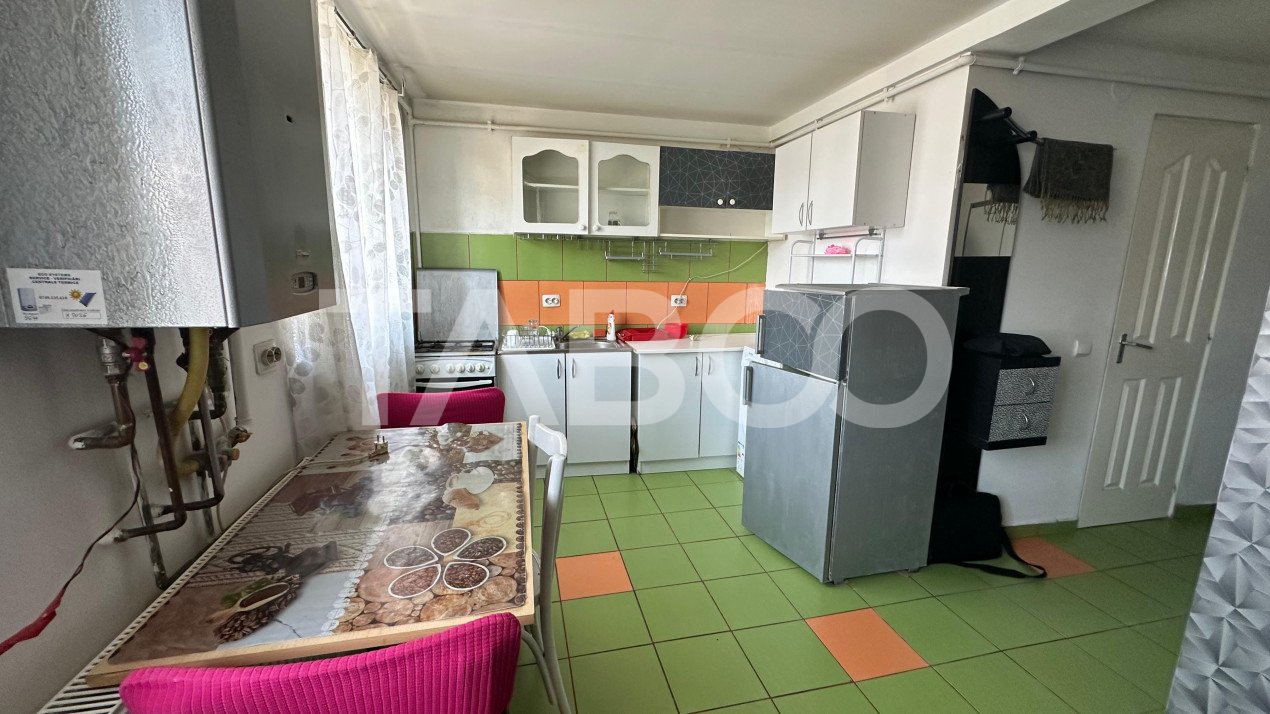 Apartament 51 mpu zona Vasile Aaron Sibiu  mobilat 