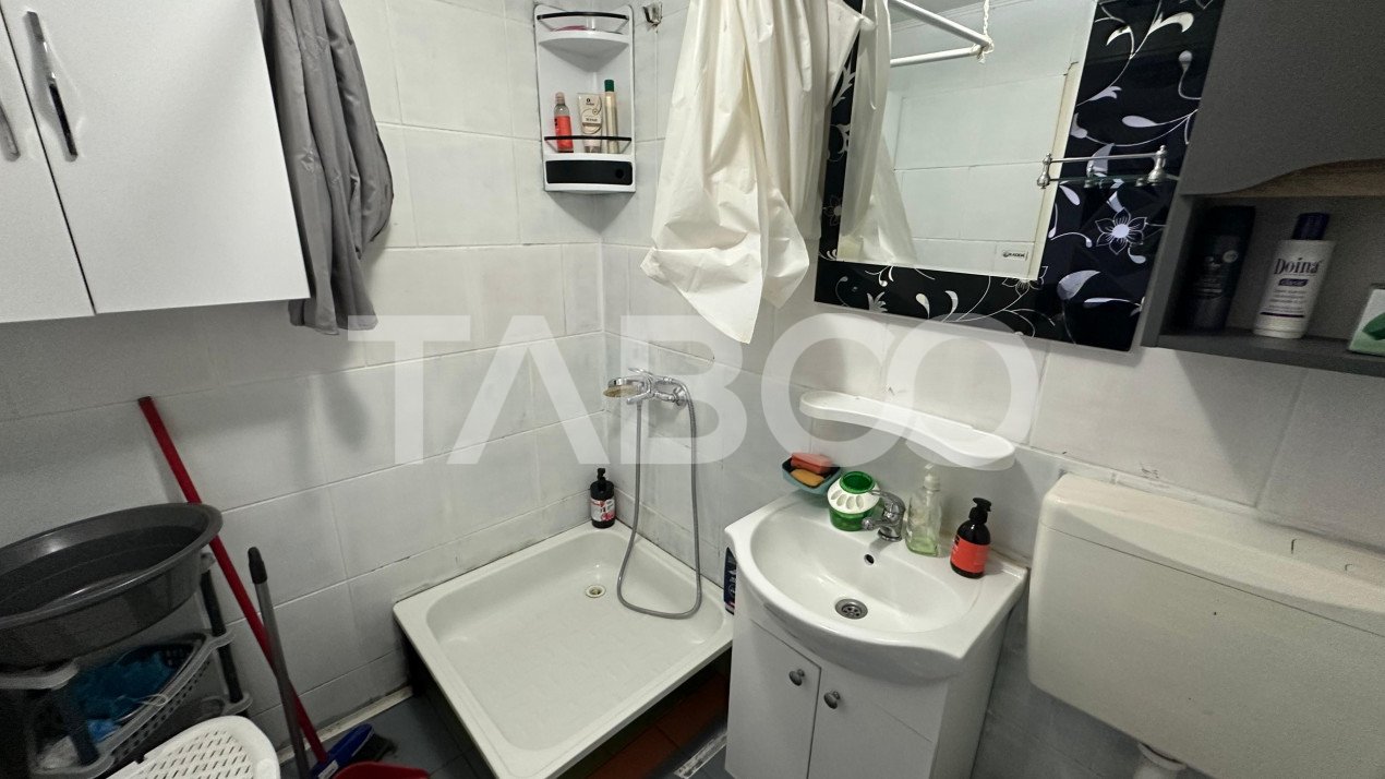 Apartament 51 mpu zona Vasile Aaron Sibiu  mobilat 