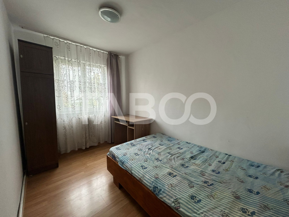 Apartament 60 mpu 3 camere cu balcon si pivnita in zona Mihai Viteazu