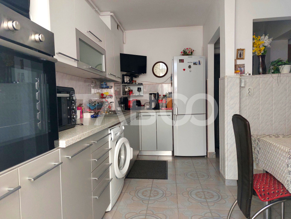 Apartament 62 mp 3 camere etaj 3 balcon pivnita Piata Noua Cisnadie
