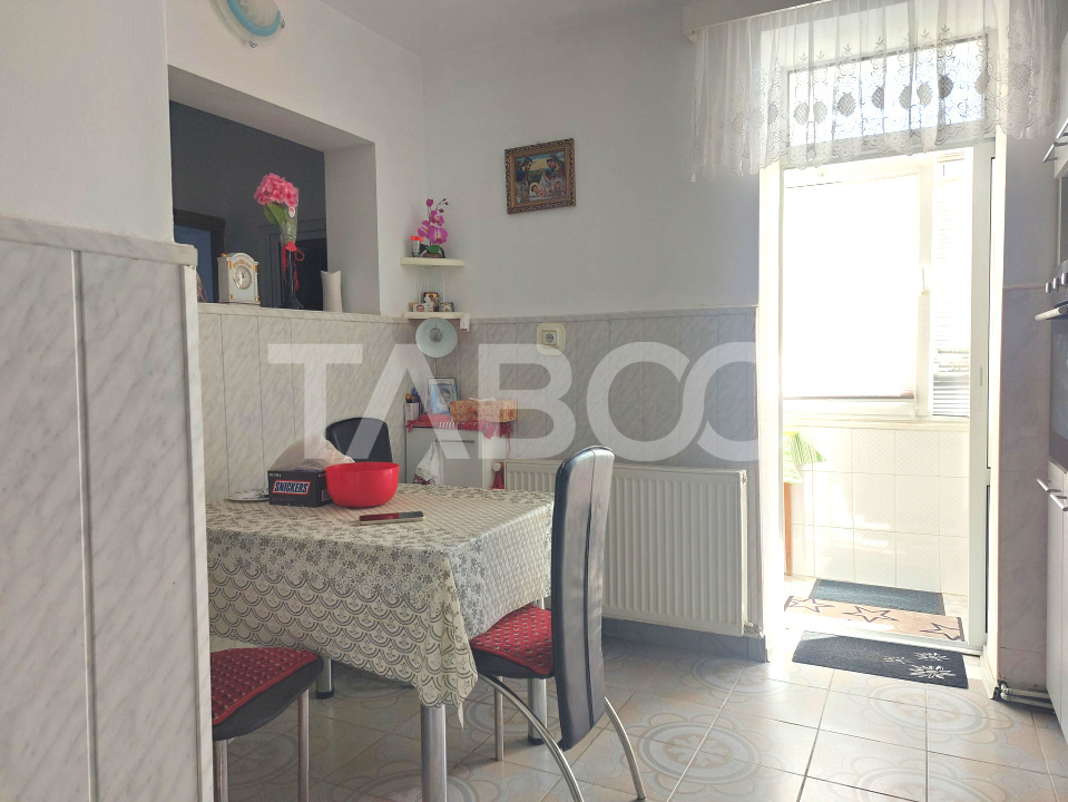 Apartament 62 mp 3 camere etaj 3 balcon pivnita Piata Noua Cisnadie