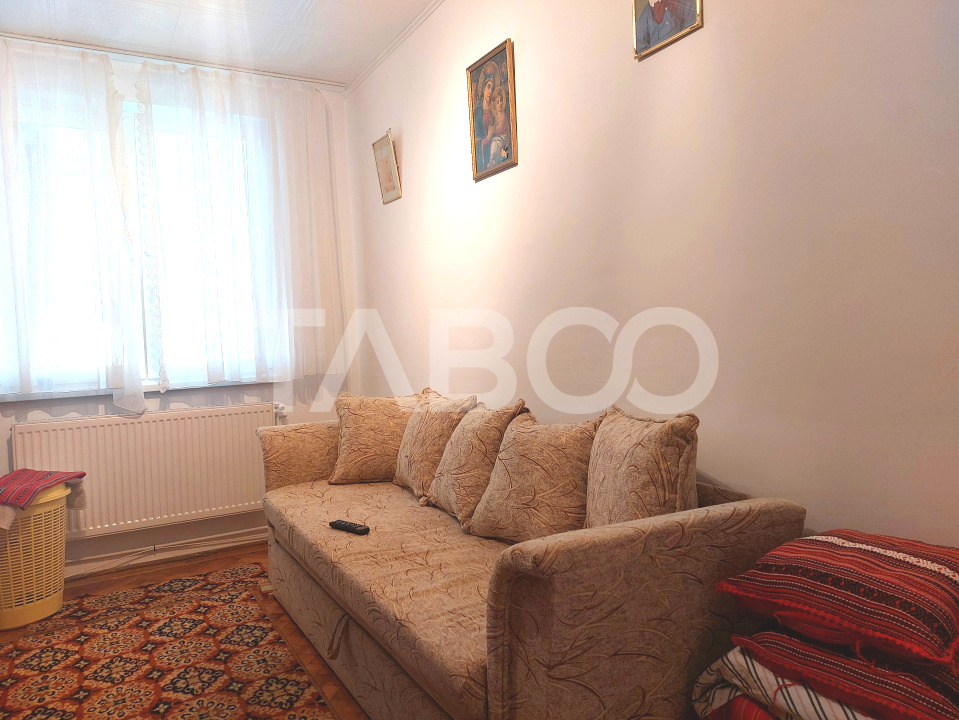 Apartament 62 mp 3 camere etaj 3 balcon pivnita Piata Noua Cisnadie