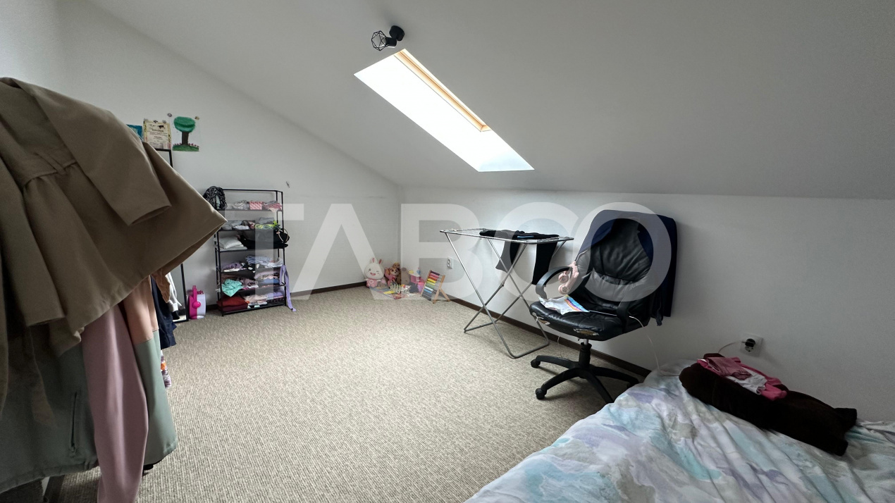 Apartament 70 mpu 3 camere pod privat parcare zona Turnisor Sibiu