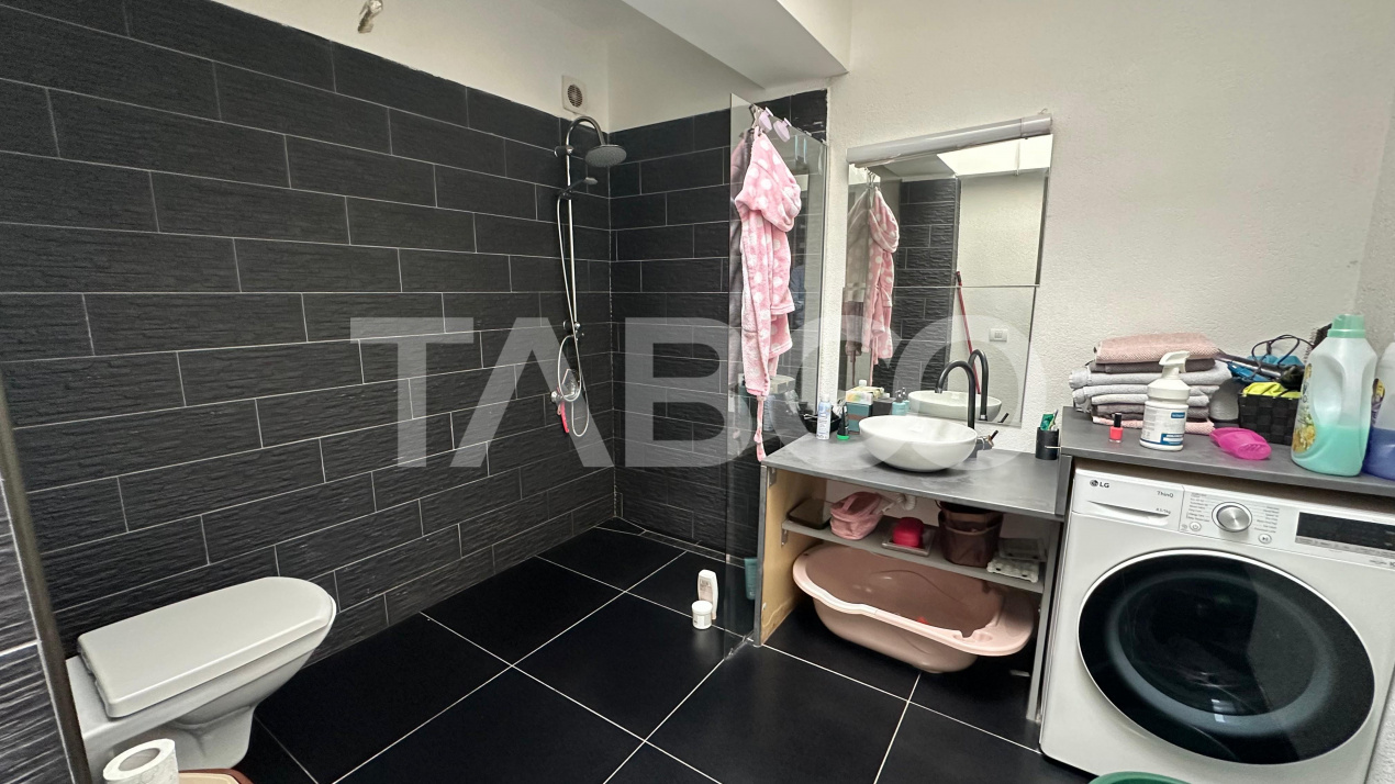 Apartament 70 mpu 3 camere pod privat parcare zona Turnisor Sibiu