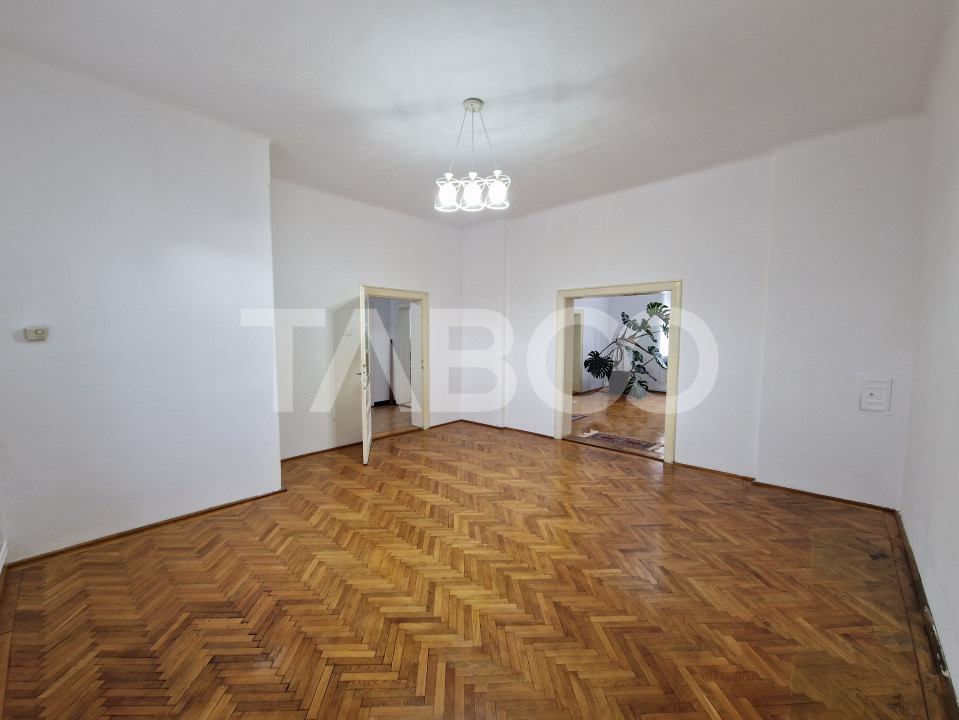 Apartament central 4 camere spatiu comercial garaj si pivnita Sibiu