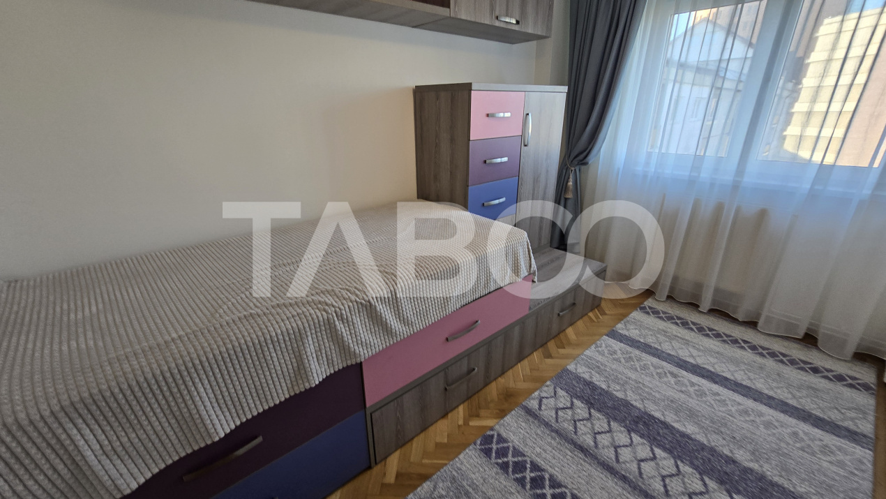 Apartament cochet de vanzare 3 camere 80mp 2 bai balcon zona Centrala