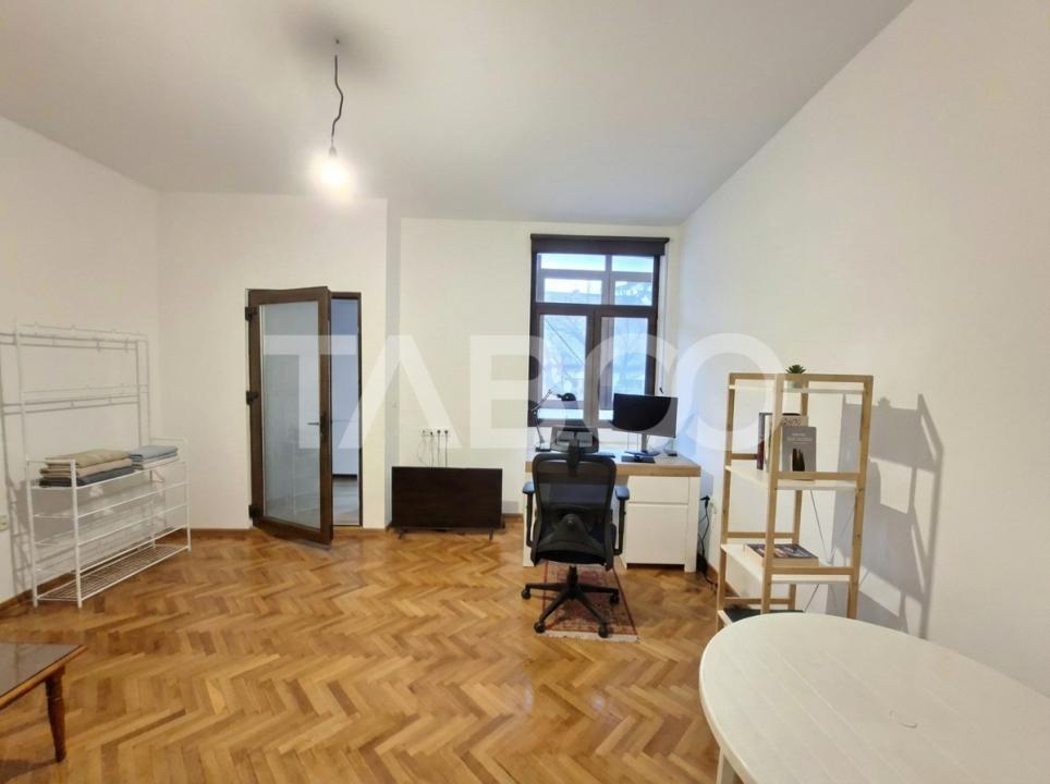Apartament complet renovat 2 camere garaj acces auto Centru Istoric