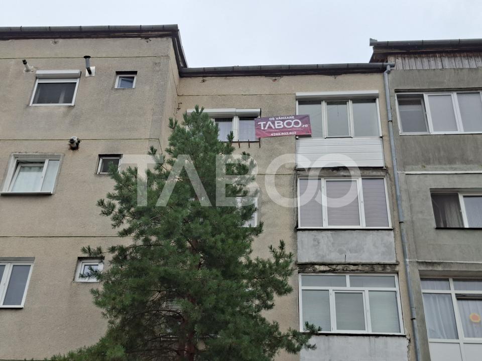 Apartament cu 2 camere balcon  pivnita de vanzare strada Vasile Aaron