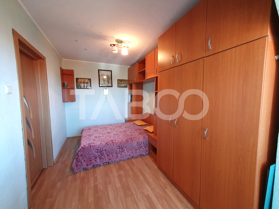 Apartament cu 2 camere balcon si pivnita de vanzare strad Vasile Aaron