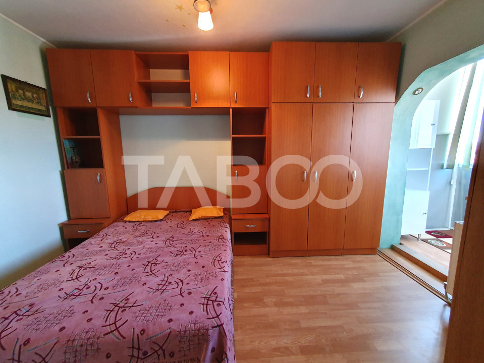 Apartament cu 2 camere balcon si pivnita de vanzare strad Vasile Aaron