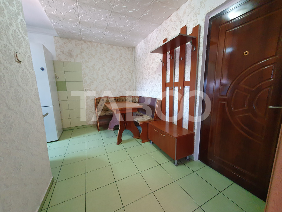 Apartament cu 2 camere balcon si pivnita de vanzare strad Vasile Aaron