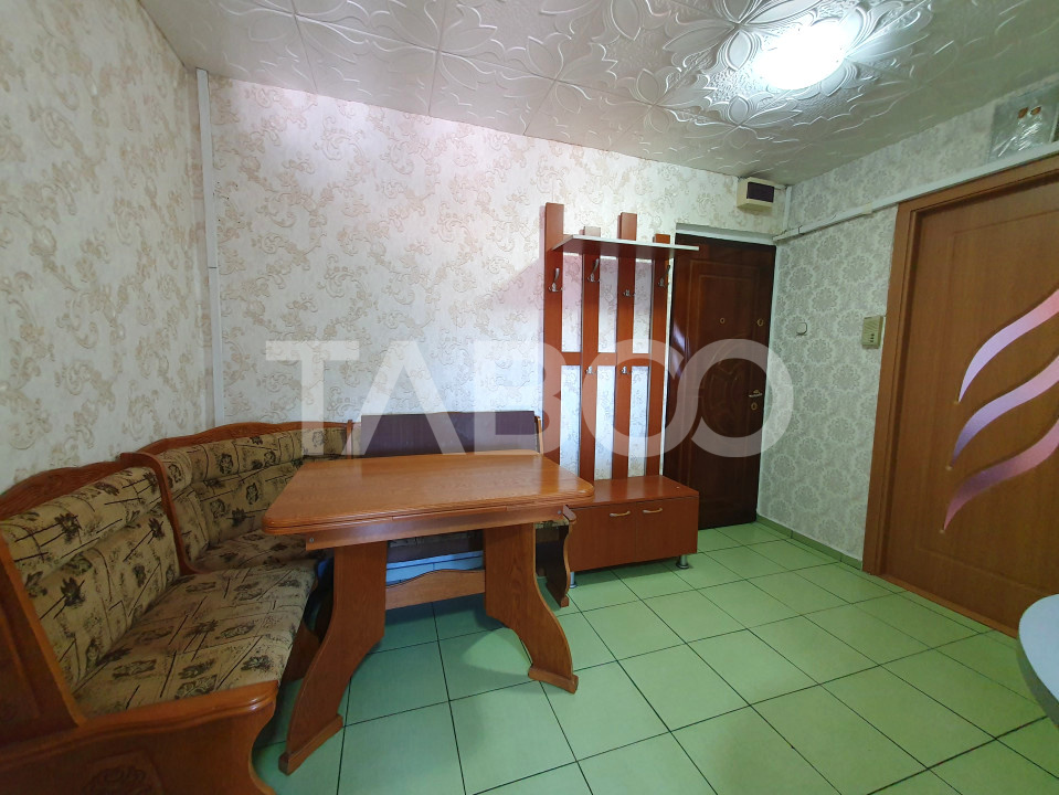 Apartament cu 2 camere balcon si pivnita de vanzare strad Vasile Aaron