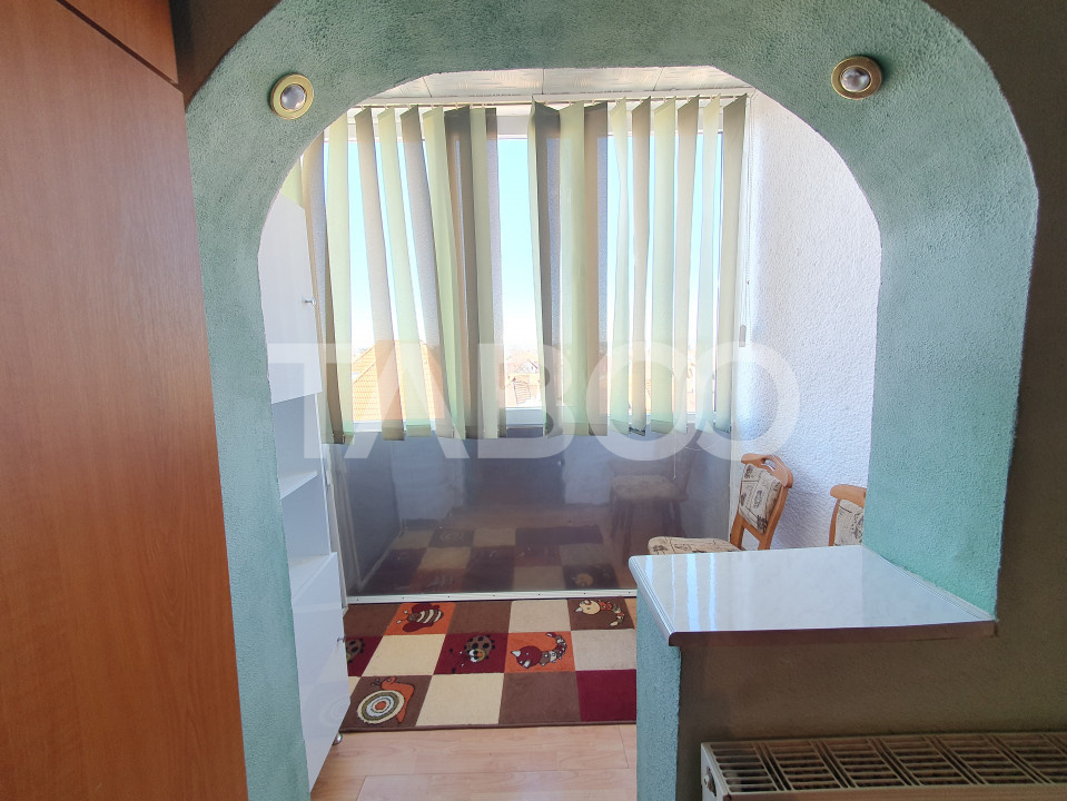 Apartament cu 2 camere balcon si pivnita de vanzare strad Vasile Aaron