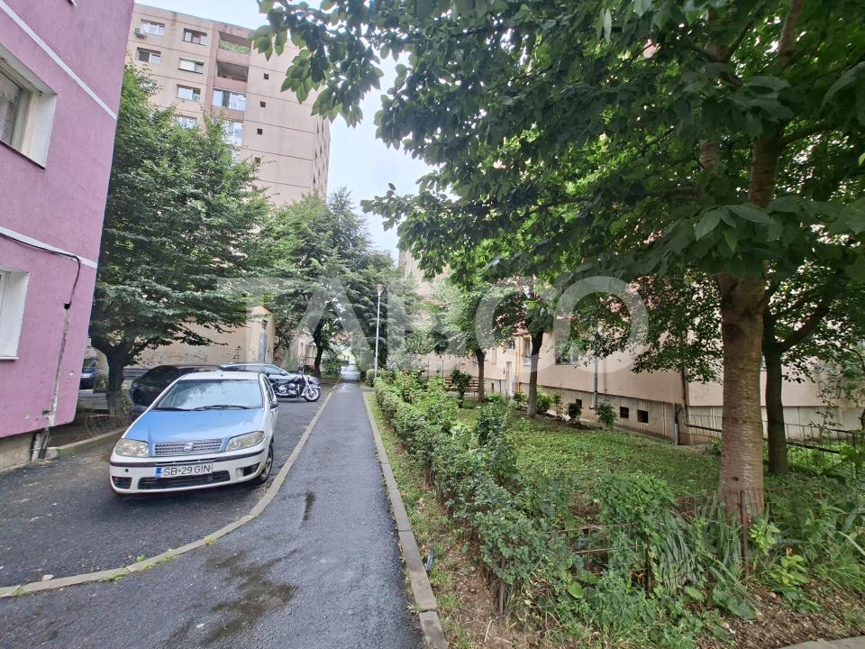 Apartament cu 2 camere balcon si pivnita de vanzare strad Vasile Aaron