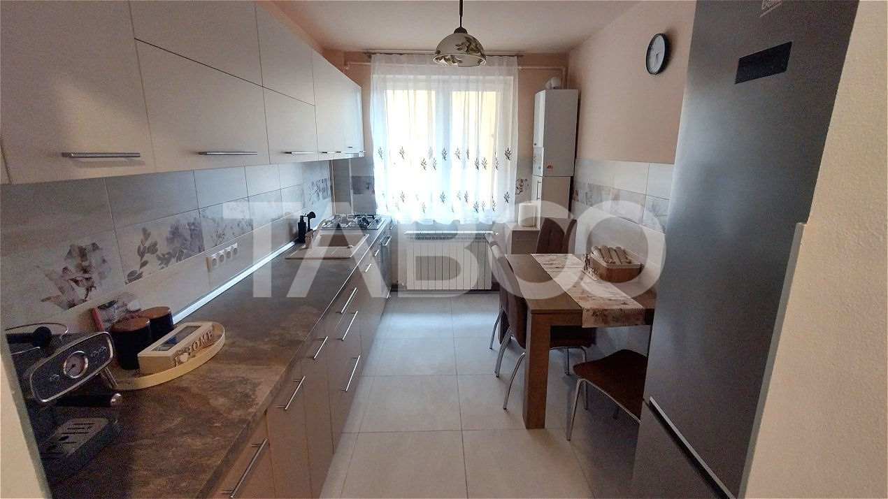 Apartament cu 2 camere de inchiriat parcare si balcon Strand Sibiu