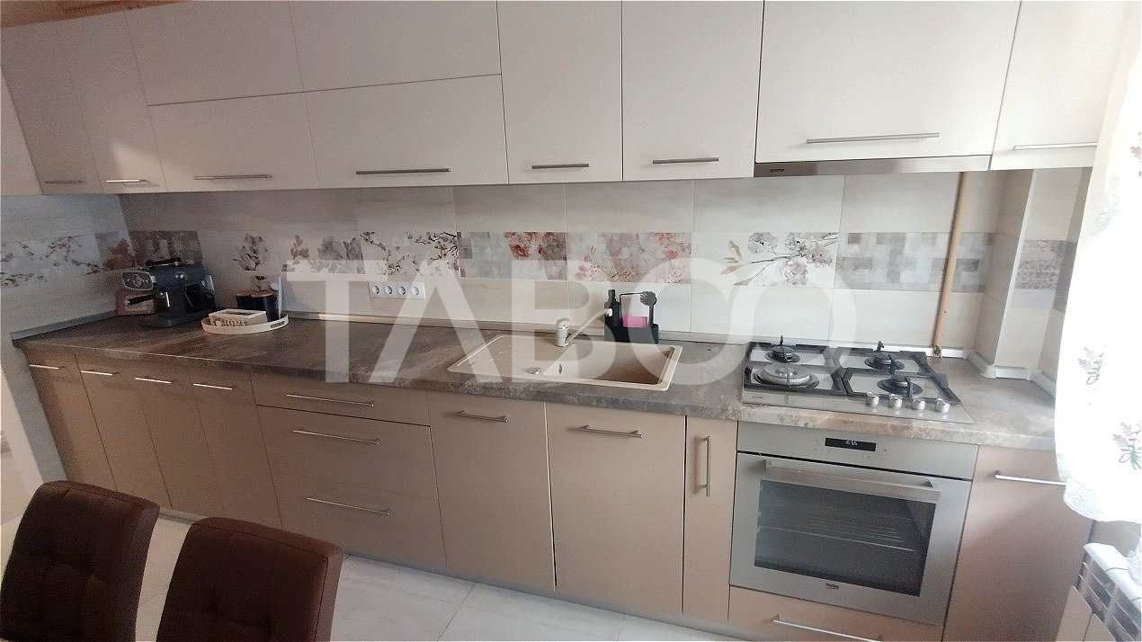 Apartament cu 2 camere de inchiriat parcare si balcon Strand Sibiu