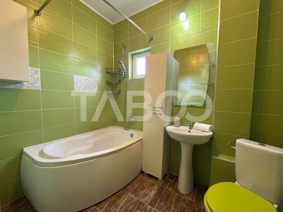 Apartament cu 2 camere de vanzare in bloc cu curte  zona Turnisor 