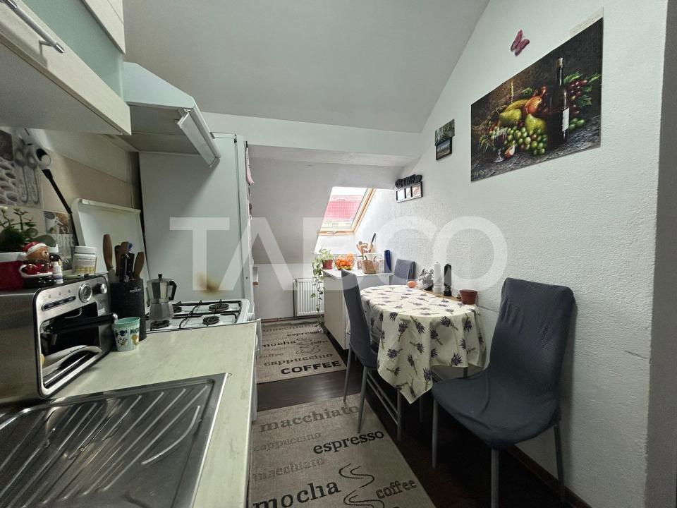 Apartament cu 2 camere de vanzare in bloc cu curte  zona Turnisor 