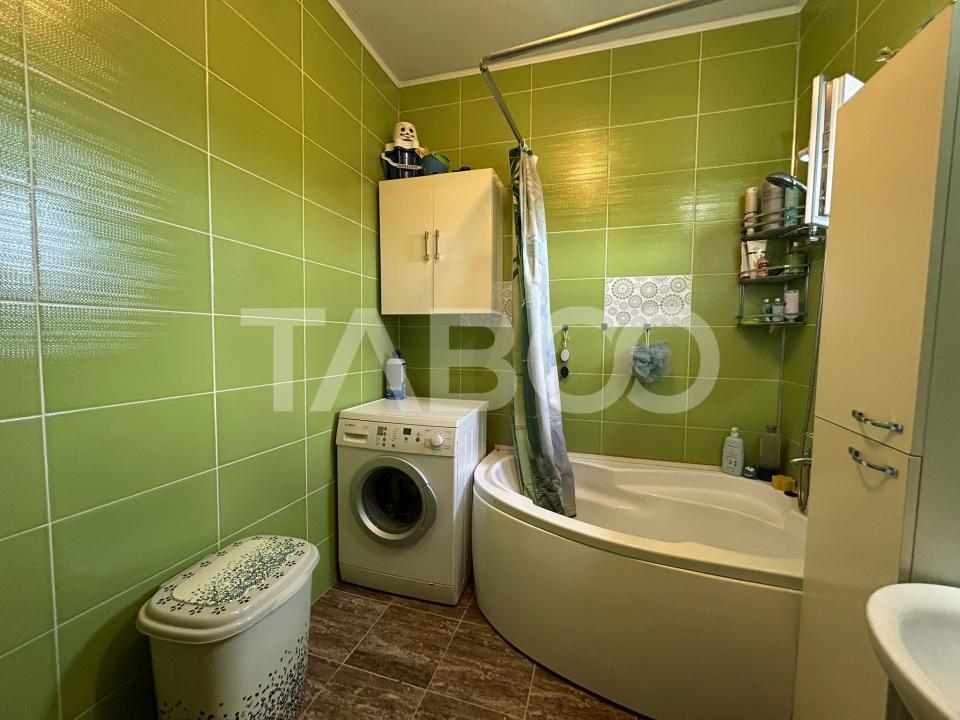Apartament cu 2 camere de vanzare in bloc cu curte  zona Turnisor 
