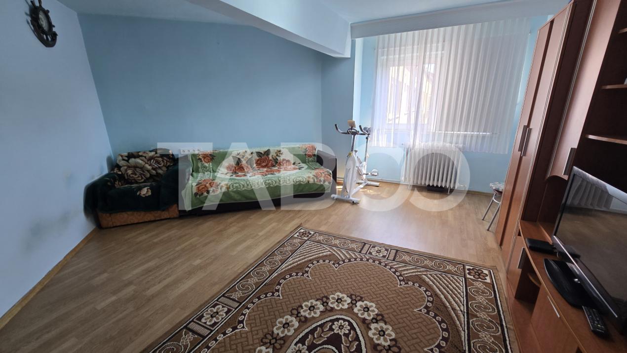 Apartament cu 2 camere decomandate de vanzare in Cartierul Strand I
