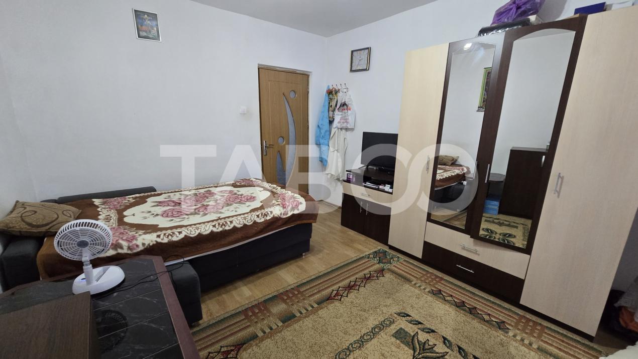 Apartament cu 2 camere decomandate de vanzare in Cartierul Strand I