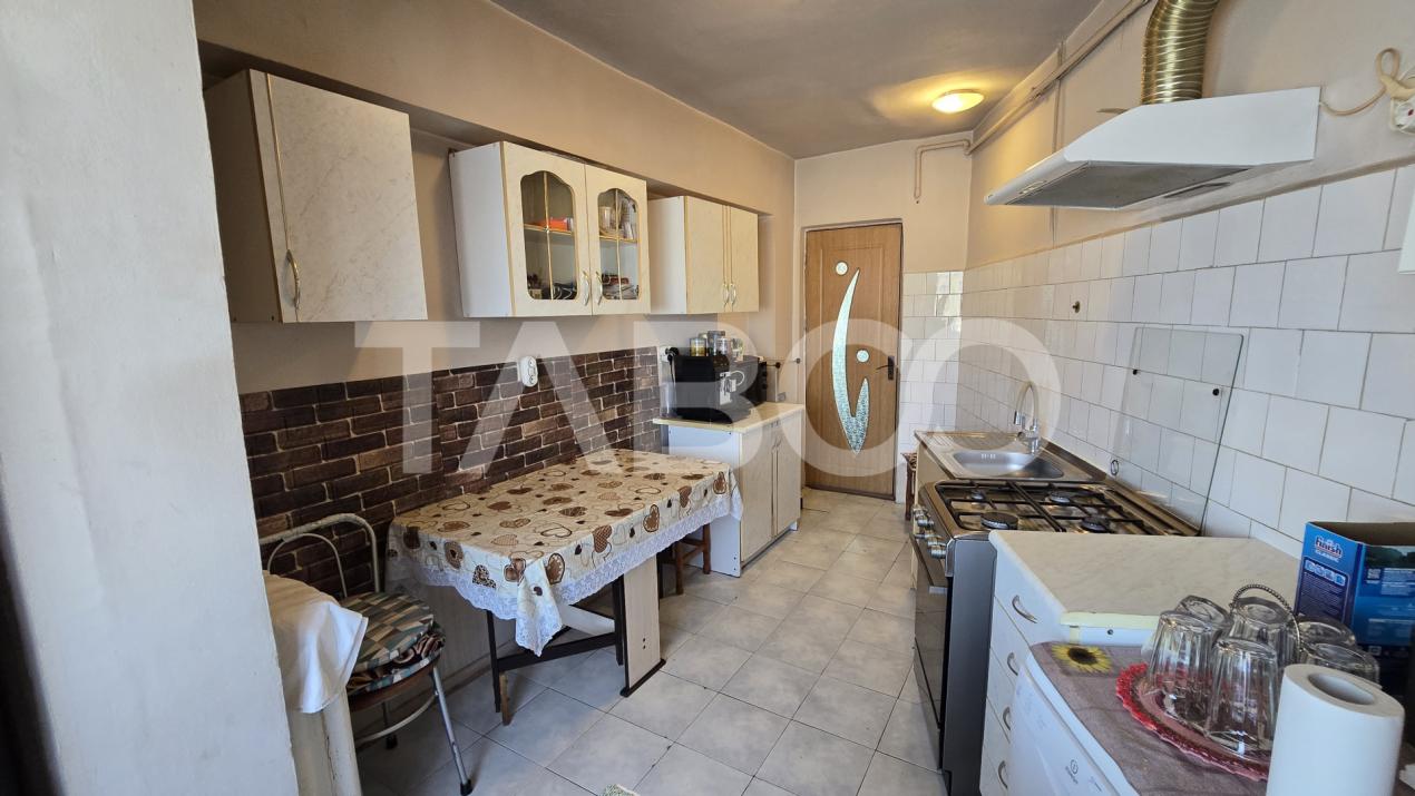 Apartament cu 2 camere decomandate de vanzare in Cartierul Strand I