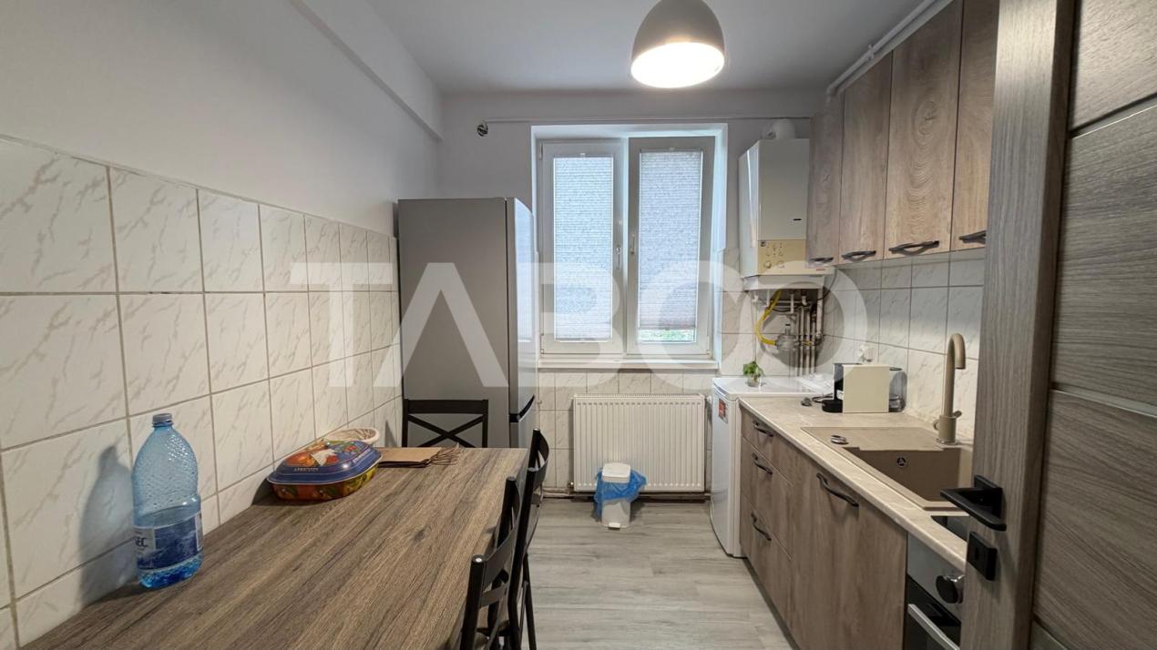 Apartament cu 2 camere decomandate etaj 3 in zona Mihai Viteazul