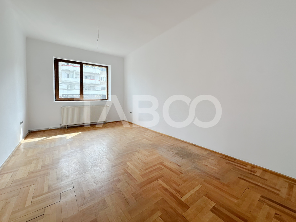 Apartament cu 2 camere decomandate in Centru pretabil si pentru birou