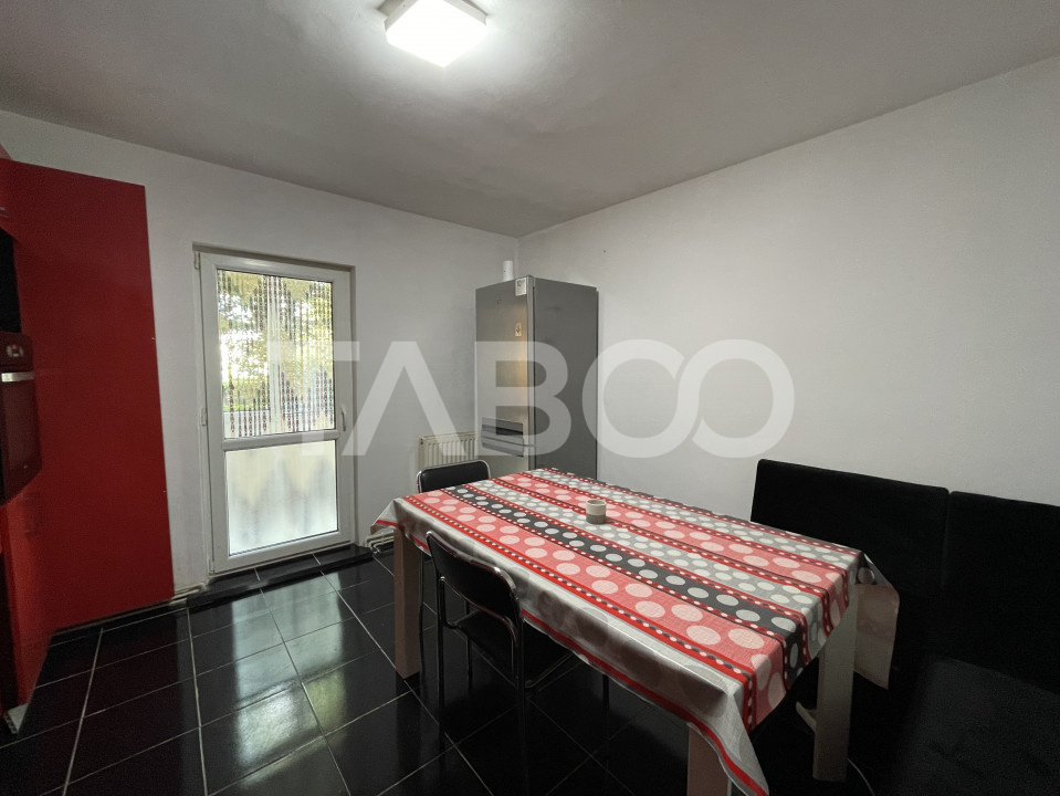 Apartament cu 2 camere decomandate si balcon de inchiriat in Strand