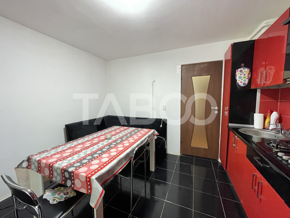 Apartament cu 2 camere decomandate si balcon de inchiriat in Strand