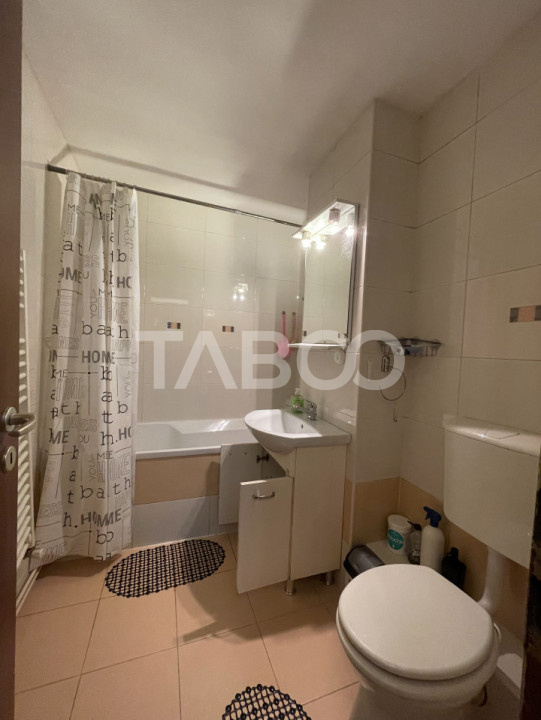 Apartament cu 2 camere decomandate si balcon de inchiriat in Strand