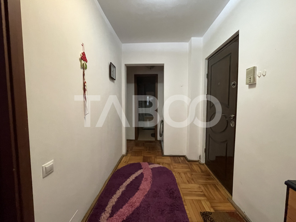 Apartament cu 2 camere decomandate si balcon de inchiriat in Strand