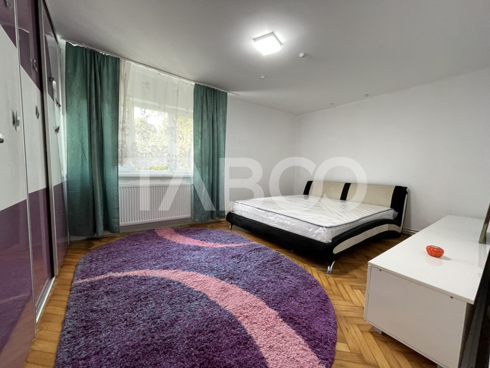 Apartament cu 2 camere decomandate si balcon de inchiriat in Strand