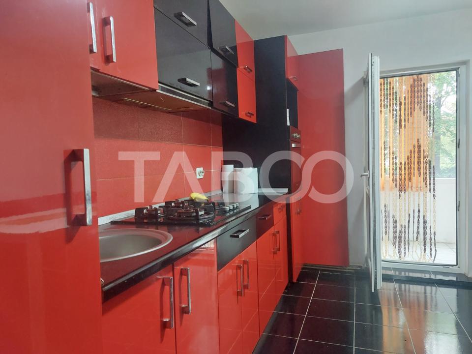Apartament cu 2 camere decomandate si balcon de inchiriat in Strand
