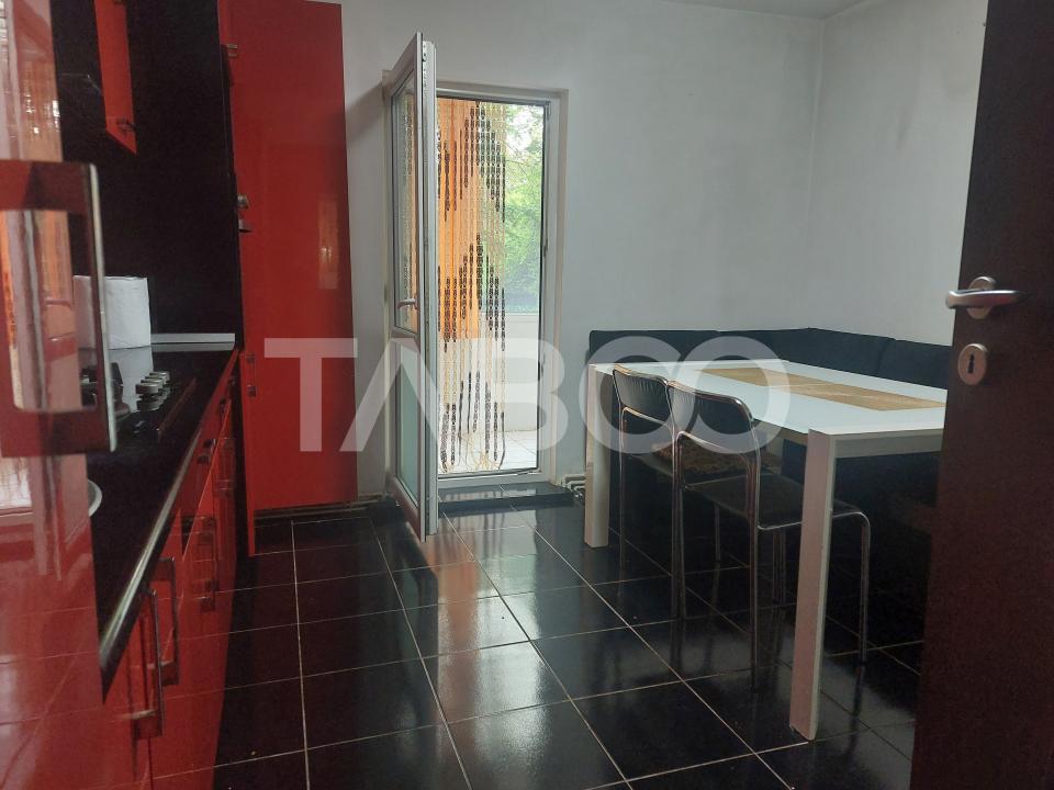 Apartament cu 2 camere decomandate si balcon de inchiriat in Strand