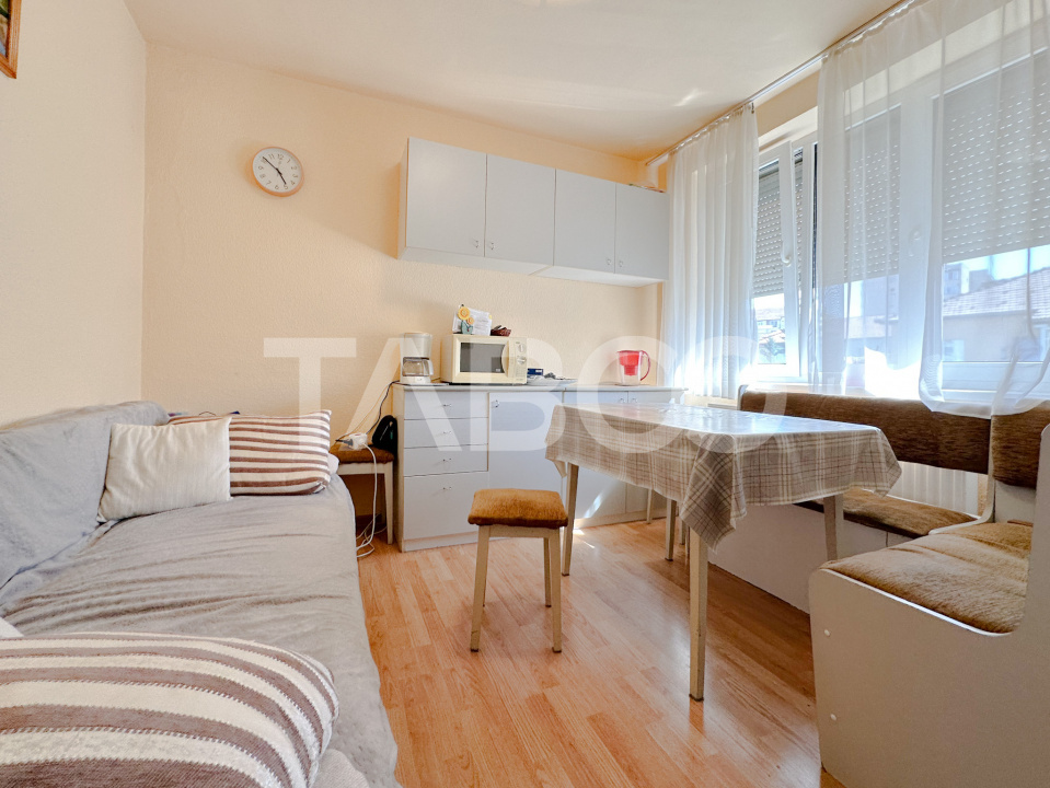 Apartament cu 2 camere in zona Mihai Viteazu retras de la strada