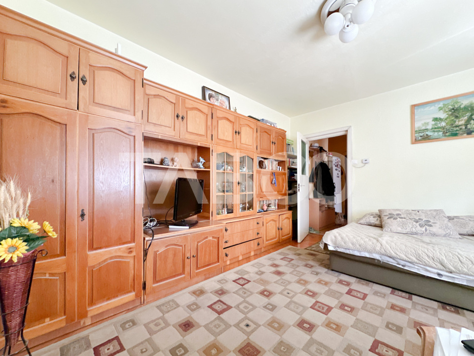 Apartament cu 2 camere in zona Mihai Viteazu retras de la strada